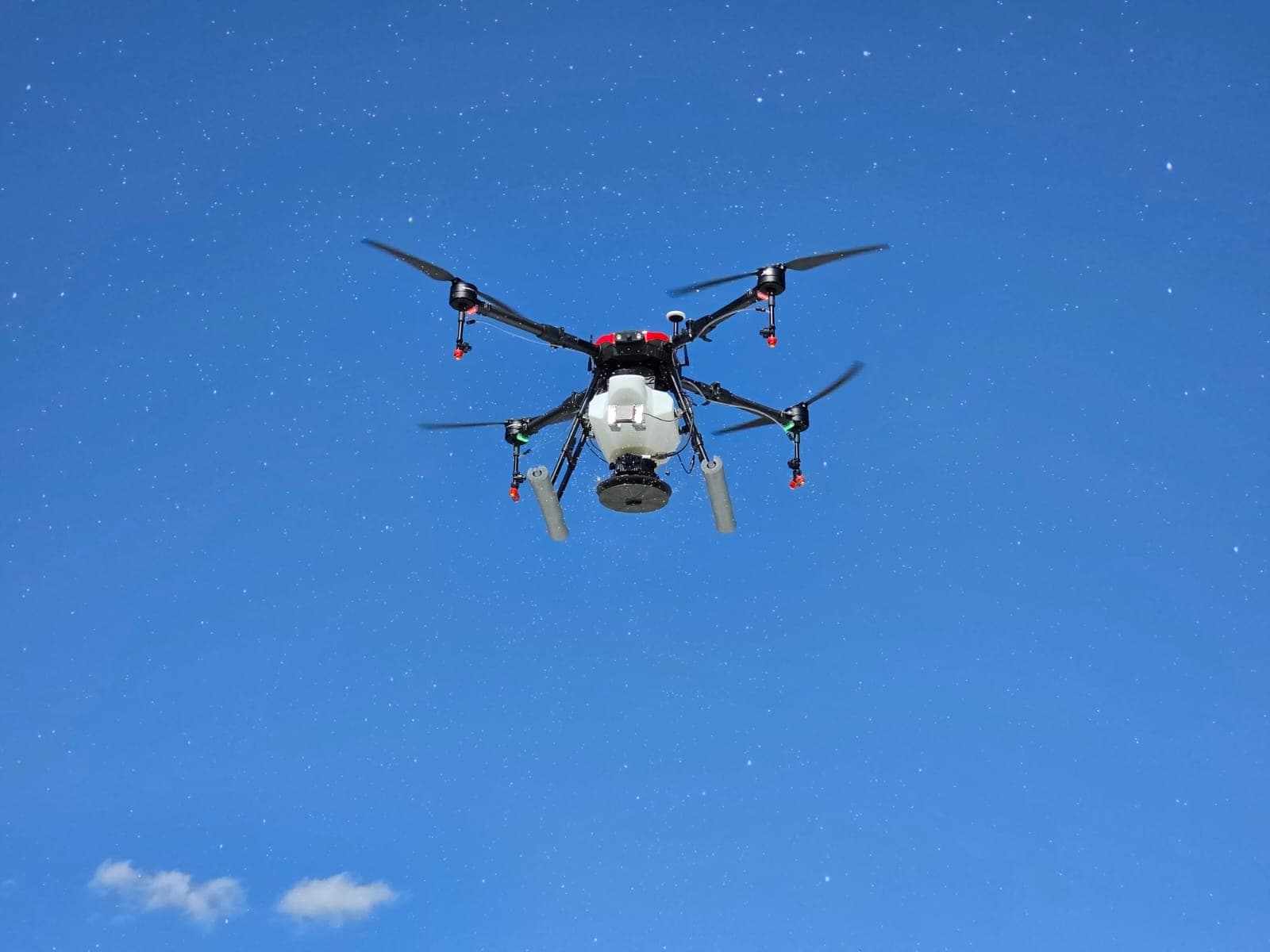 Aussaat mit Agrardrohnen.